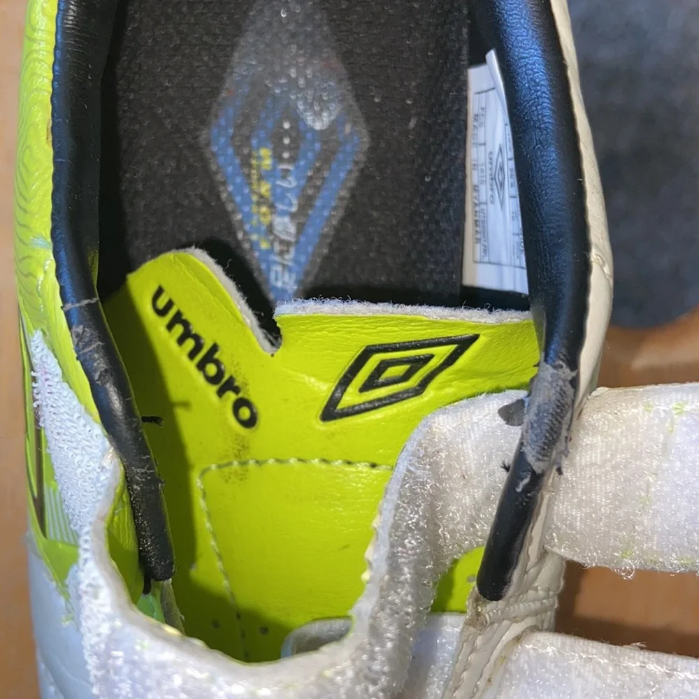 Umbro  Tennis Shoes SZ 11.5 kids - Picture 6 of 6